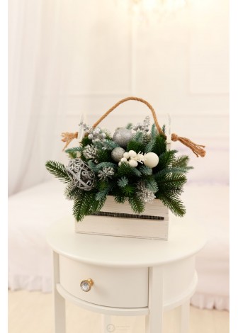 Новорічна композиція у дерев'яному кашпо "Green-blue"
