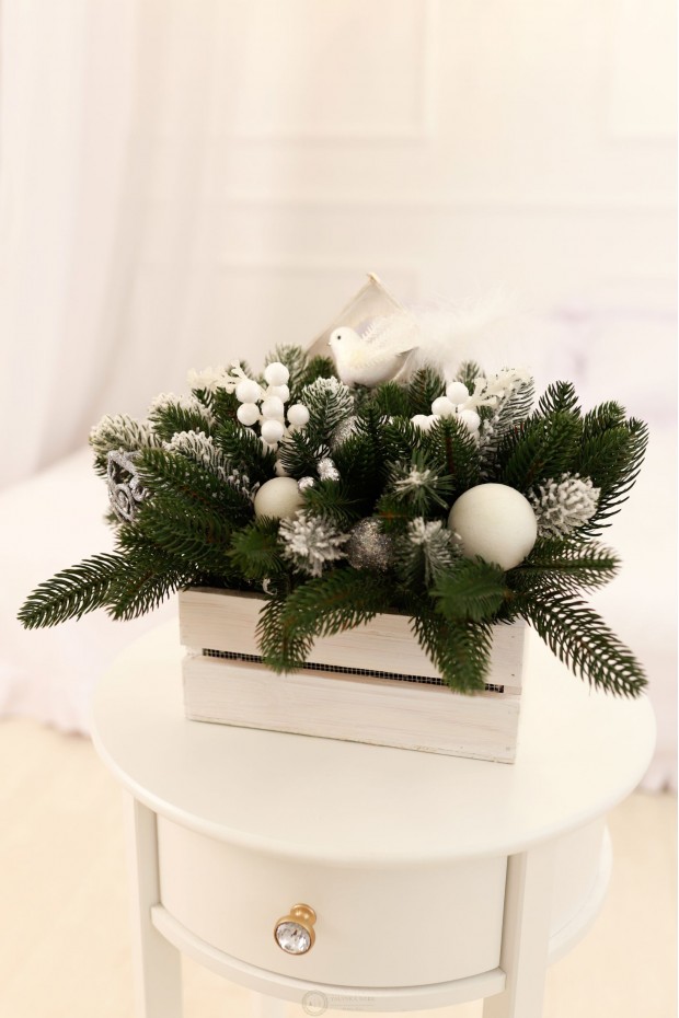 Новорічна композиція у дерев'яному кашпо "Green"