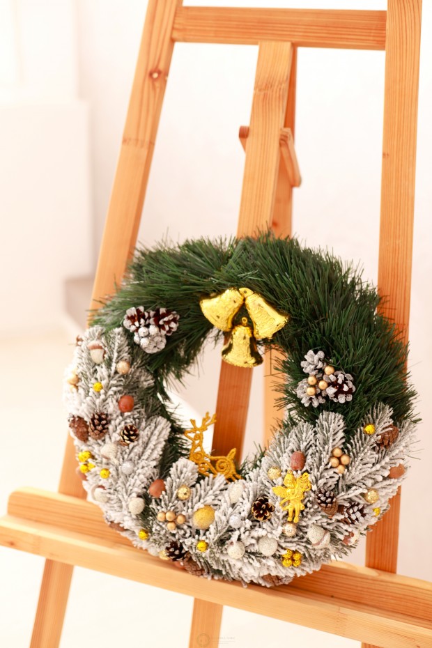 Різдвяний вінок з золотим декором d-40см