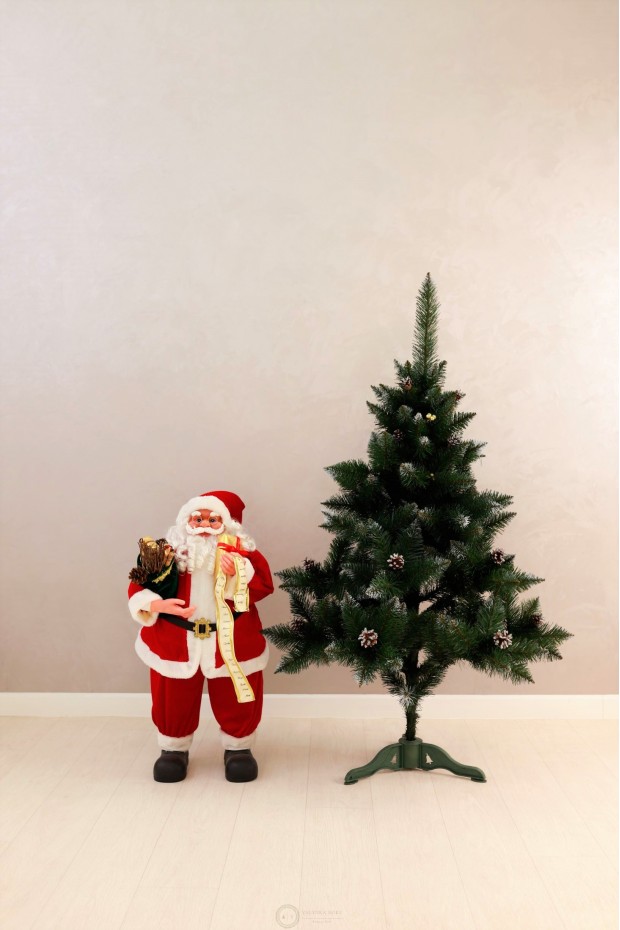 Ялина Елітна з шишками та золотою калиною 1,3м