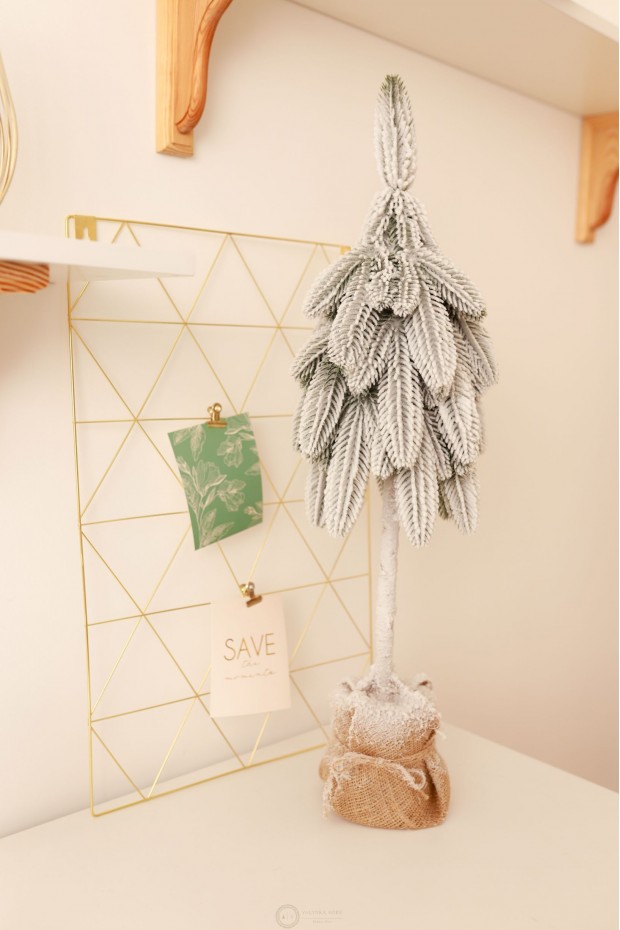 Ялинка засніжена офісна на високій ніжці 67см