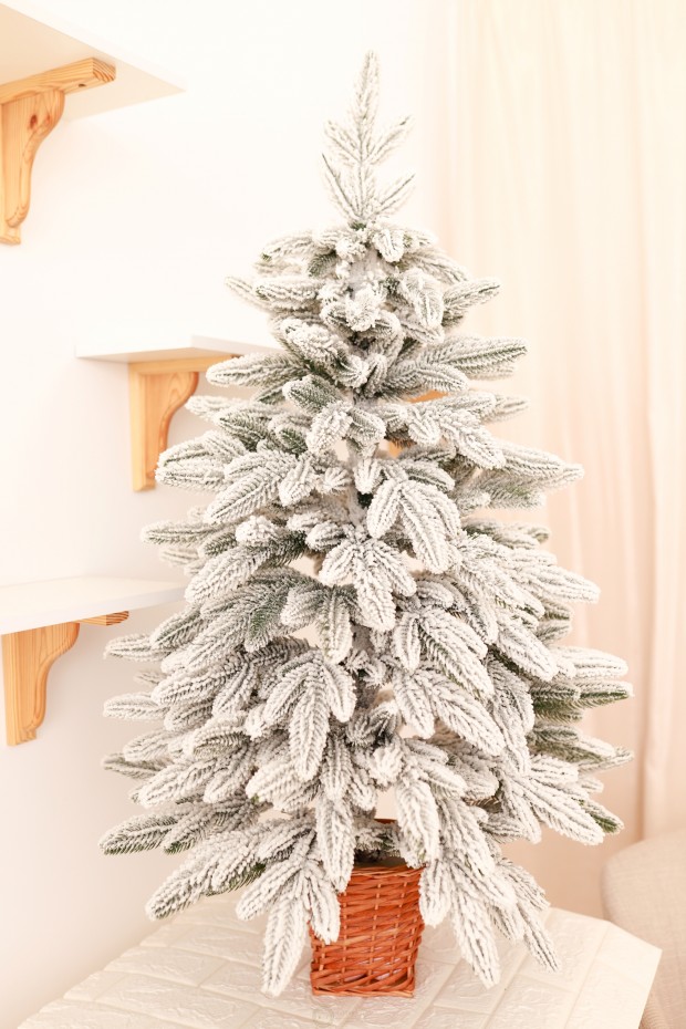 Ялинка лита засніжена в горщику з лози 110 см