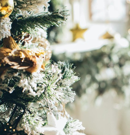 Аксесуари зі штучної хвої